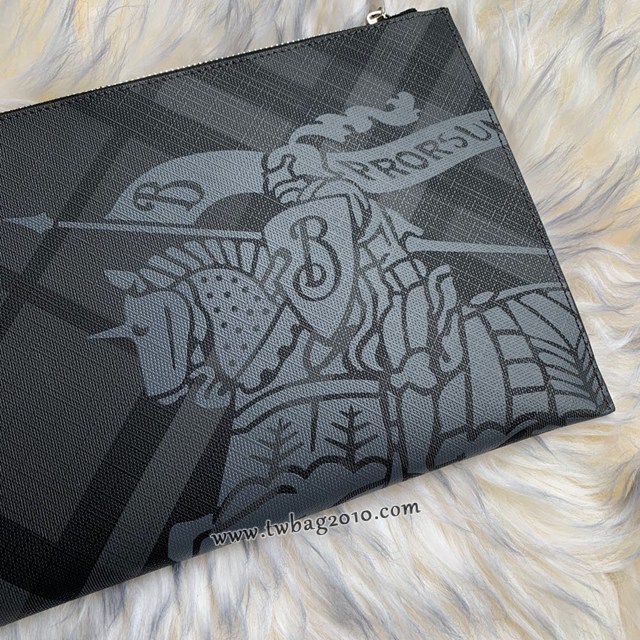 Burberry專門店新款格紋馬術騎士圖案手拿包 巴寶莉經典款男士手包 yxb1346